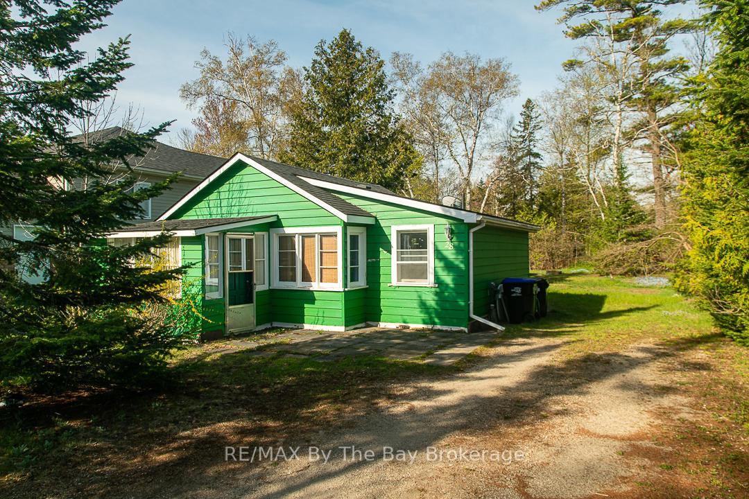 Photo 5 of 28 60th Street S, Wasaga Beach — HOMEH