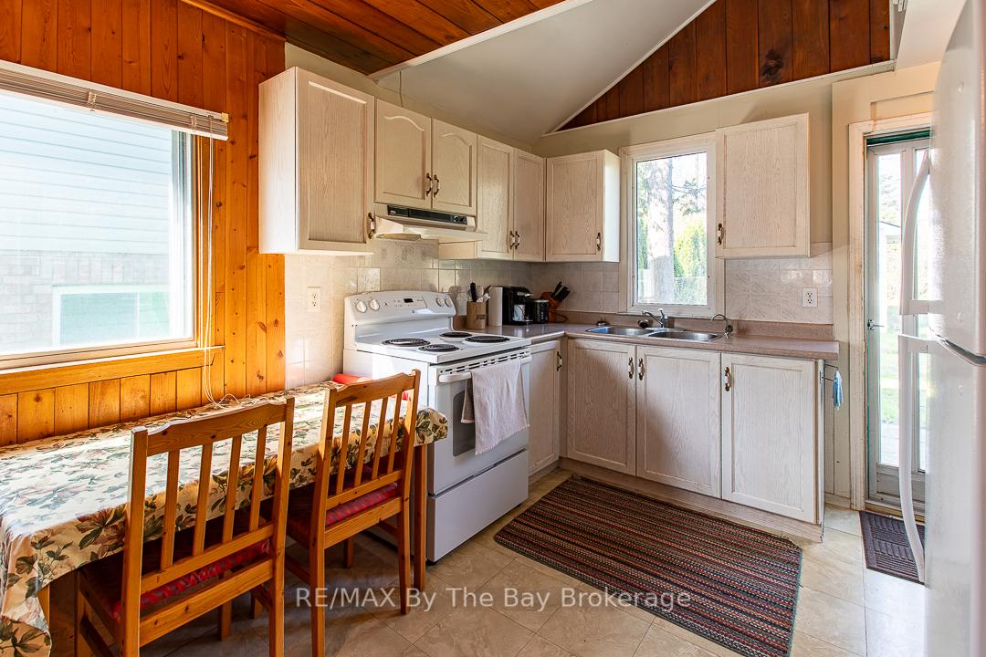 Photo 8 of 28 60th Street S, Wasaga Beach — HOMEH