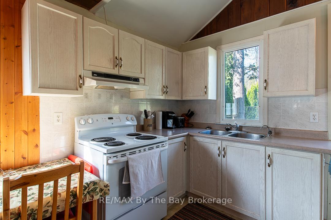 Photo 10 of 28 60th Street S, Wasaga Beach — HOMEH