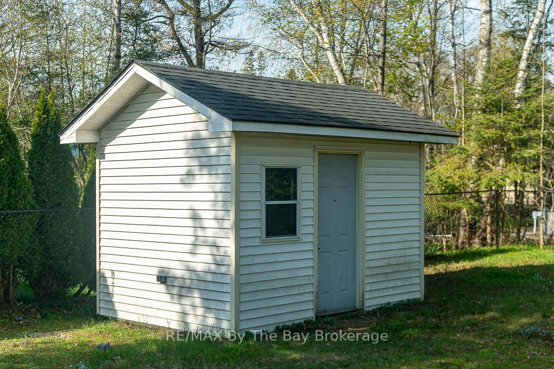 Photo 14 of 28 60th Street S, Wasaga Beach — HOMEH