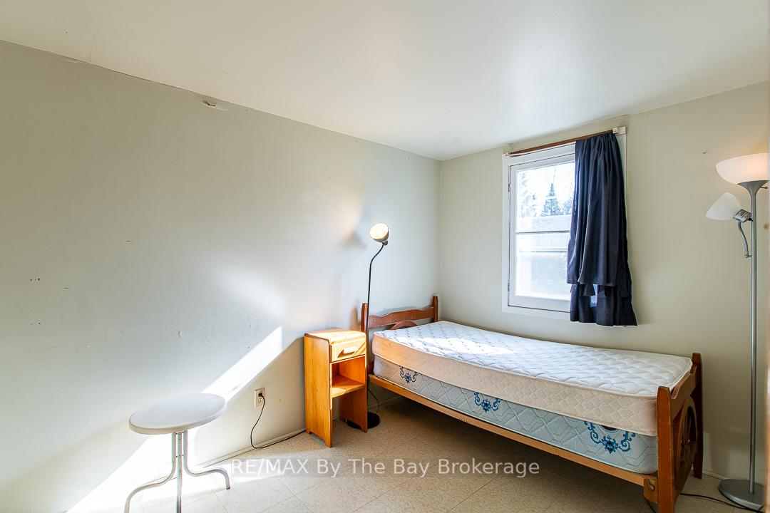 Photo 16 of 28 60th Street S, Wasaga Beach — HOMEH