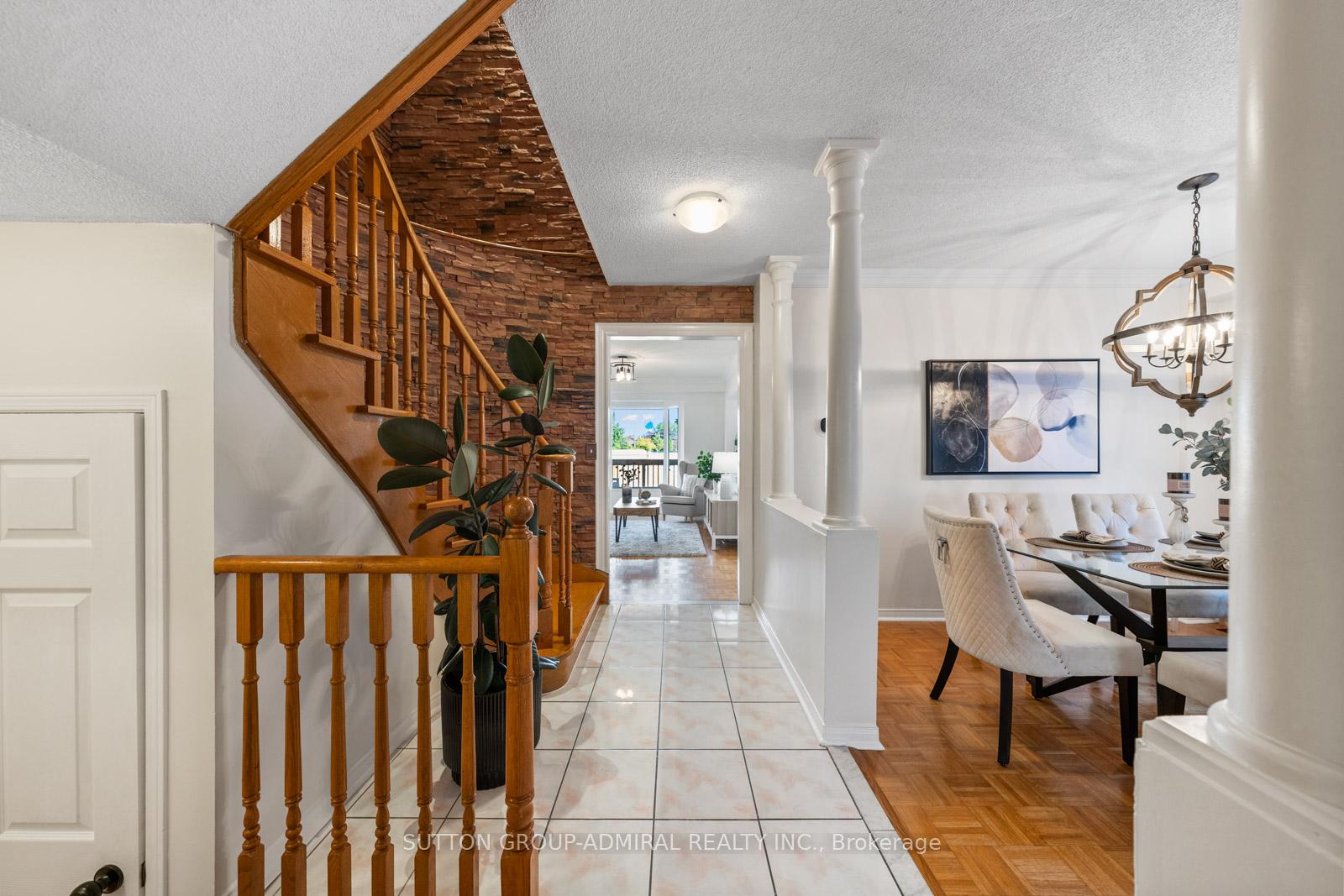 Photo 10 of 25 Umbria Crescent, Vaughan, West Woodbridge — HOMEH