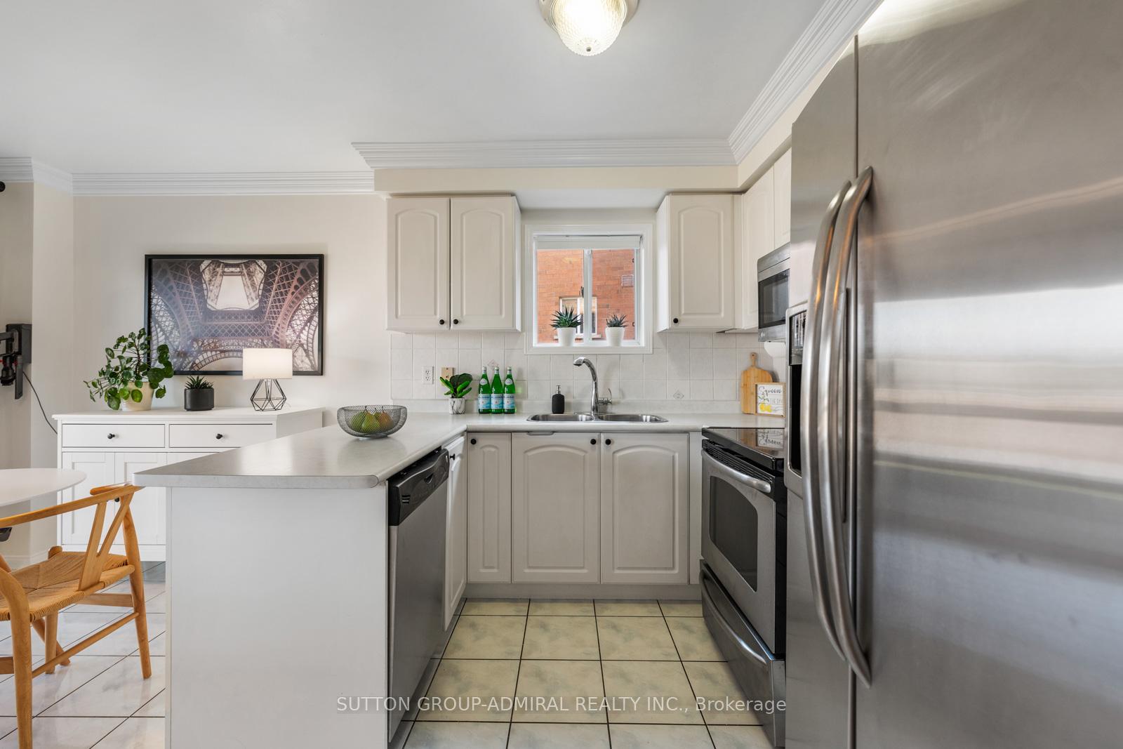 Photo 13 of 25 Umbria Crescent, Vaughan, West Woodbridge — HOMEH