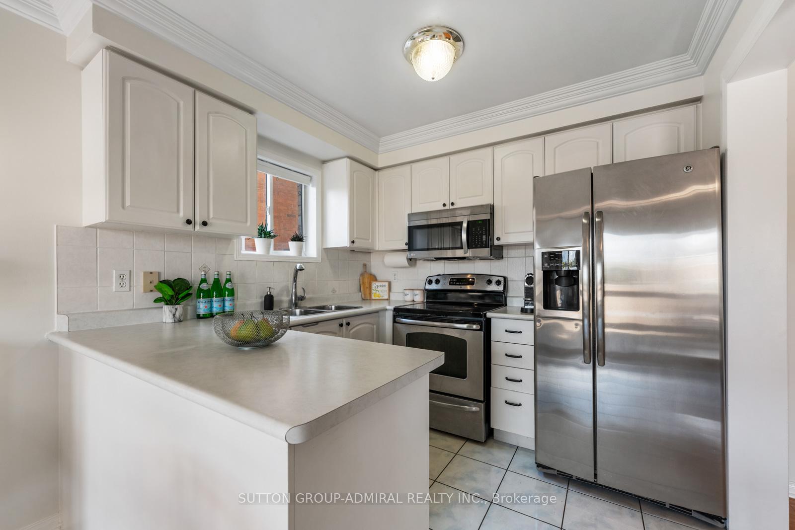 Photo 14 of 25 Umbria Crescent, Vaughan, West Woodbridge — HOMEH