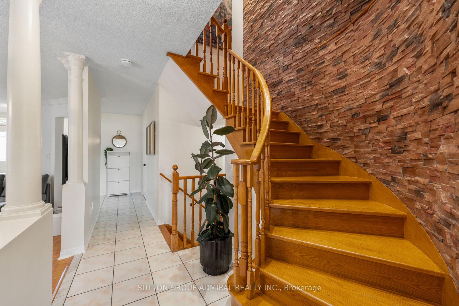 Photo 17 of 25 Umbria Crescent, Vaughan, West Woodbridge — HOMEH