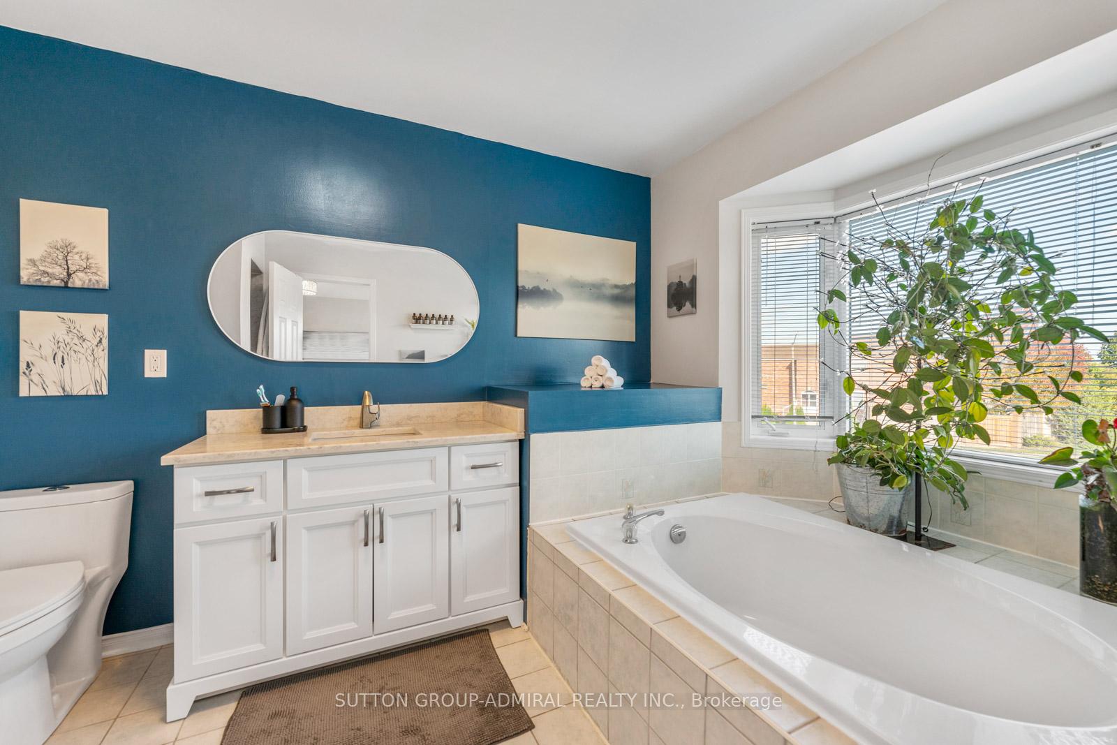Photo 23 of 25 Umbria Crescent, Vaughan, West Woodbridge — HOMEH