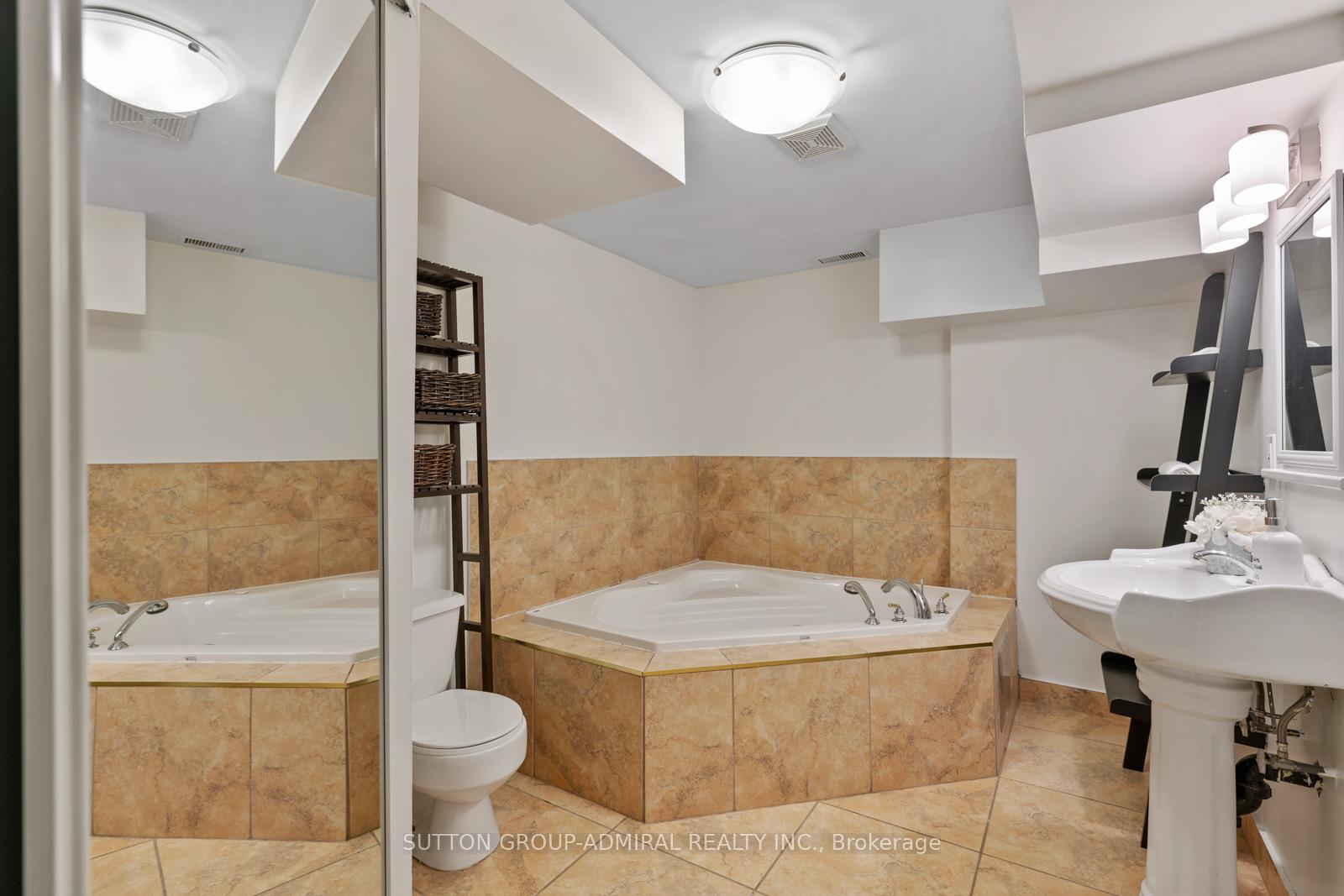 Photo 29 of 25 Umbria Crescent, Vaughan, West Woodbridge — HOMEH