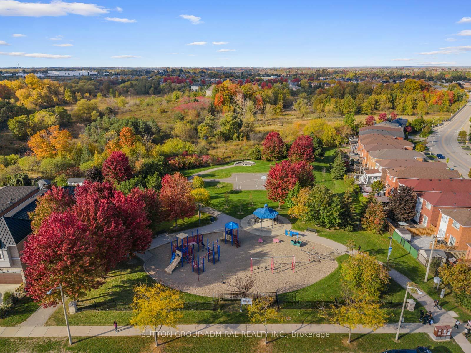 Photo 41 of 25 Umbria Crescent, Vaughan, West Woodbridge — HOMEH