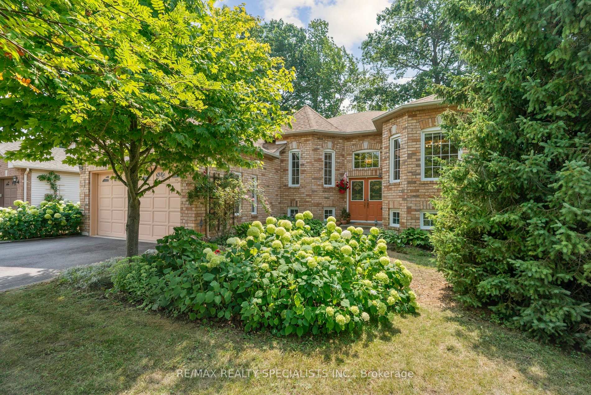 Photo 2 of 8 Brouwer Crescent, Wasaga Beach — HOMEH
