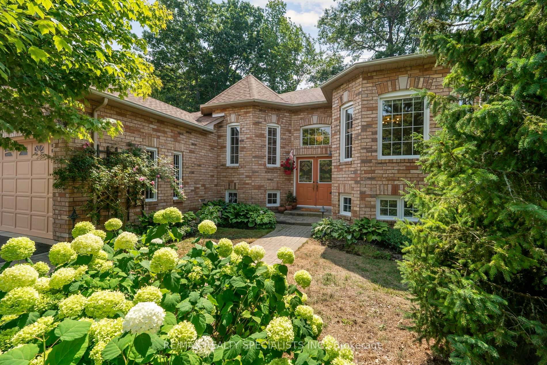 Photo 3 of 8 Brouwer Crescent, Wasaga Beach — HOMEH