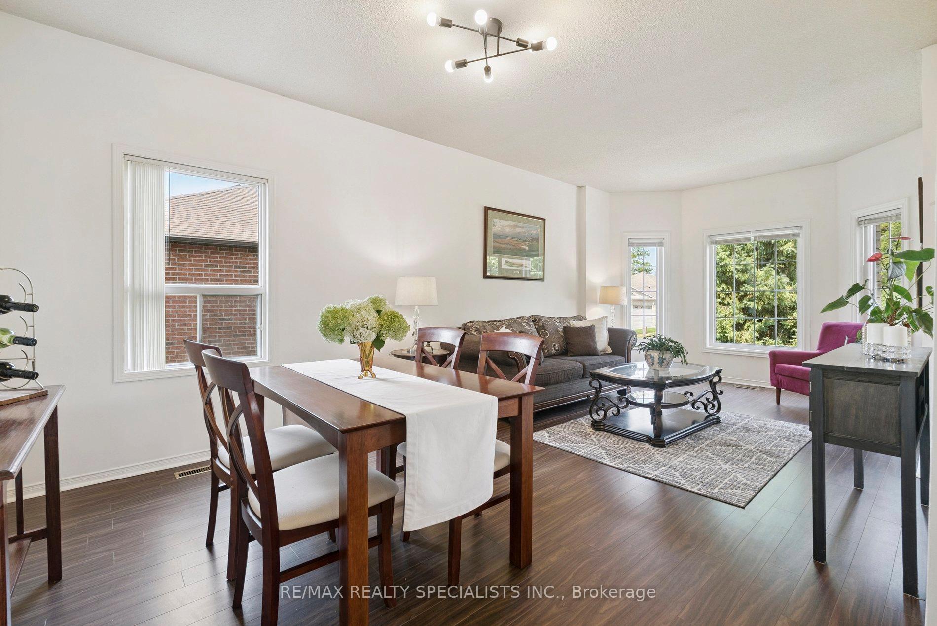 Photo 10 of 8 Brouwer Crescent, Wasaga Beach — HOMEH