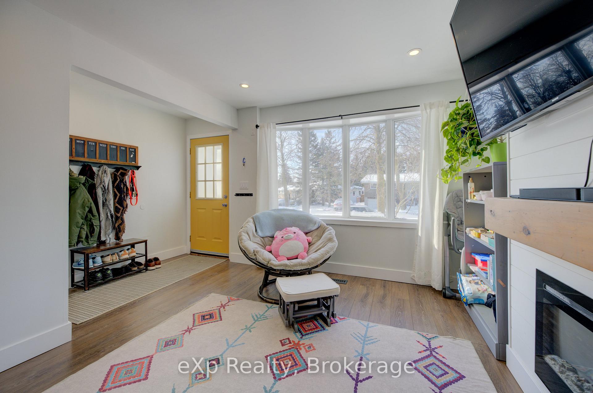 Photo 5 of Unit B, 586 Mount Anne Drive, Waterloo — HOMEH
