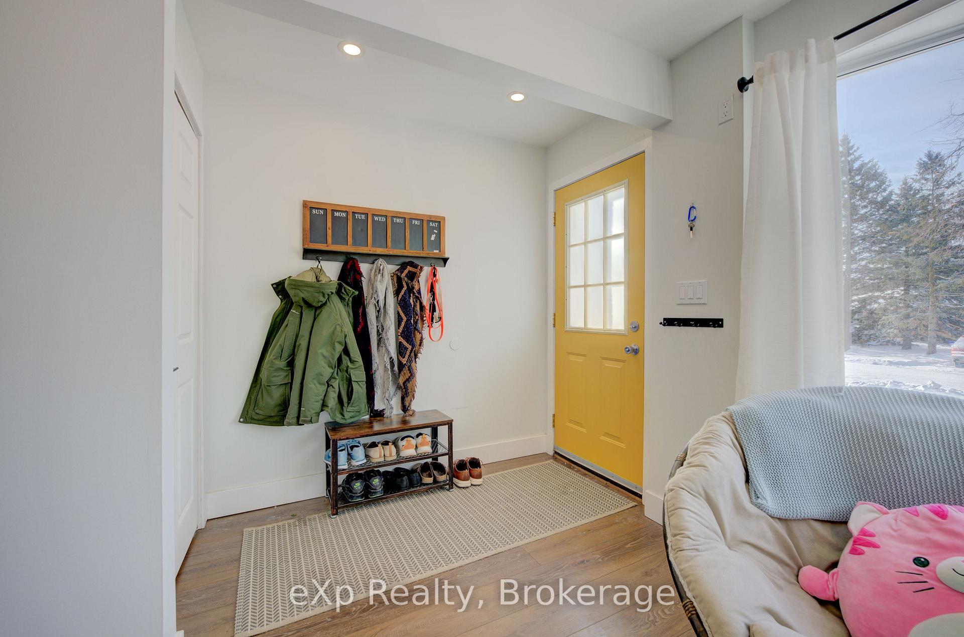 Photo 6 of Unit B, 586 Mount Anne Drive, Waterloo — HOMEH