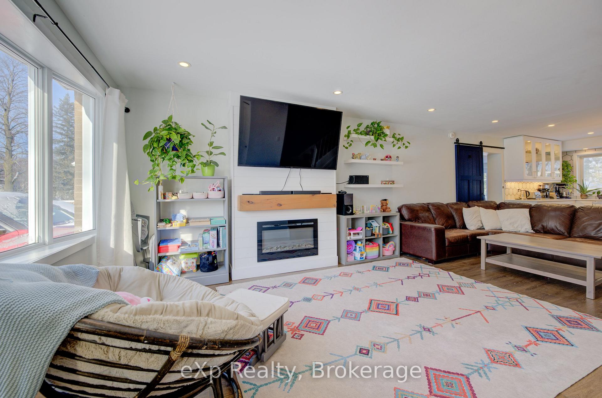 Photo 7 of Unit B, 586 Mount Anne Drive, Waterloo — HOMEH