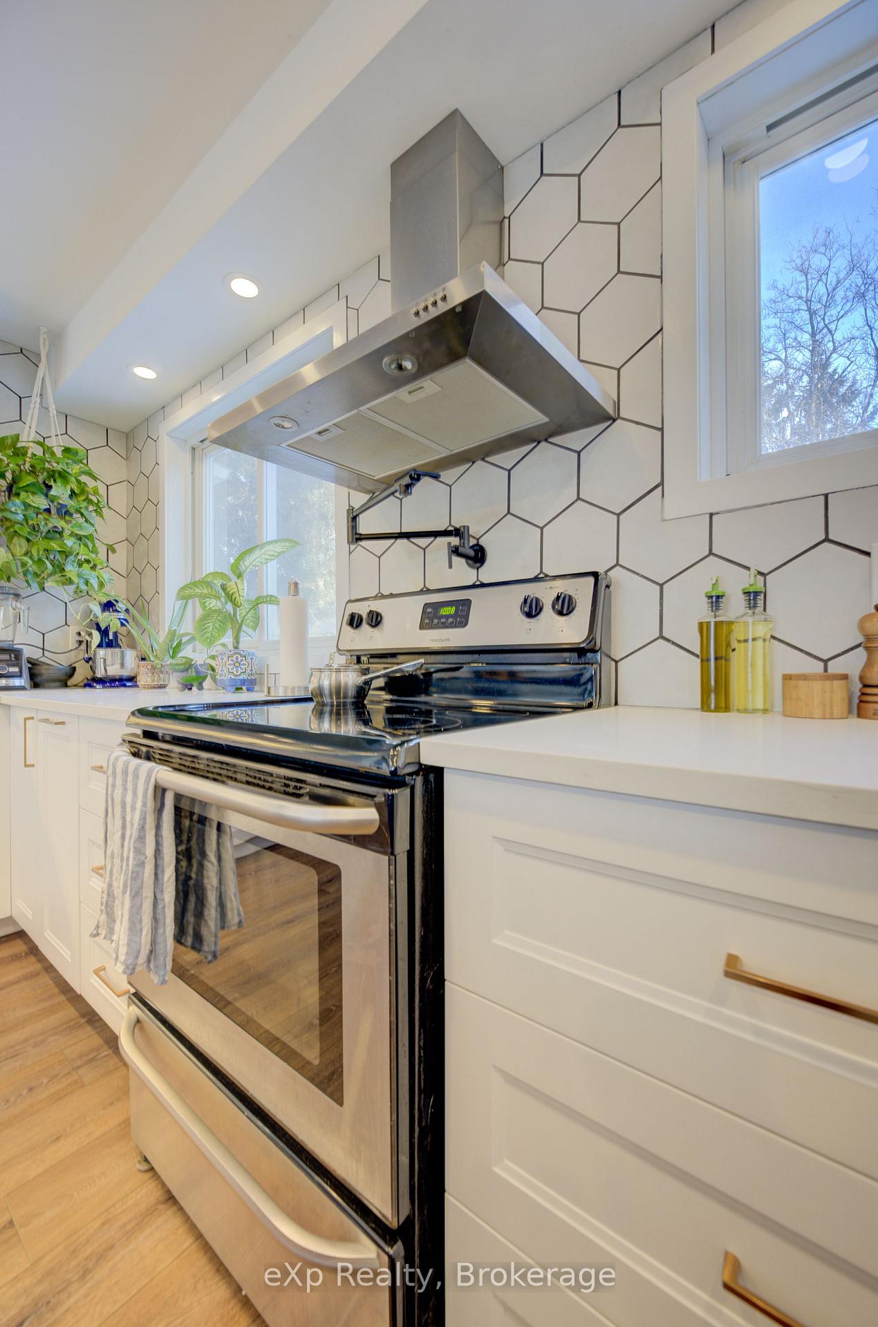 Photo 17 of Unit B, 586 Mount Anne Drive, Waterloo — HOMEH