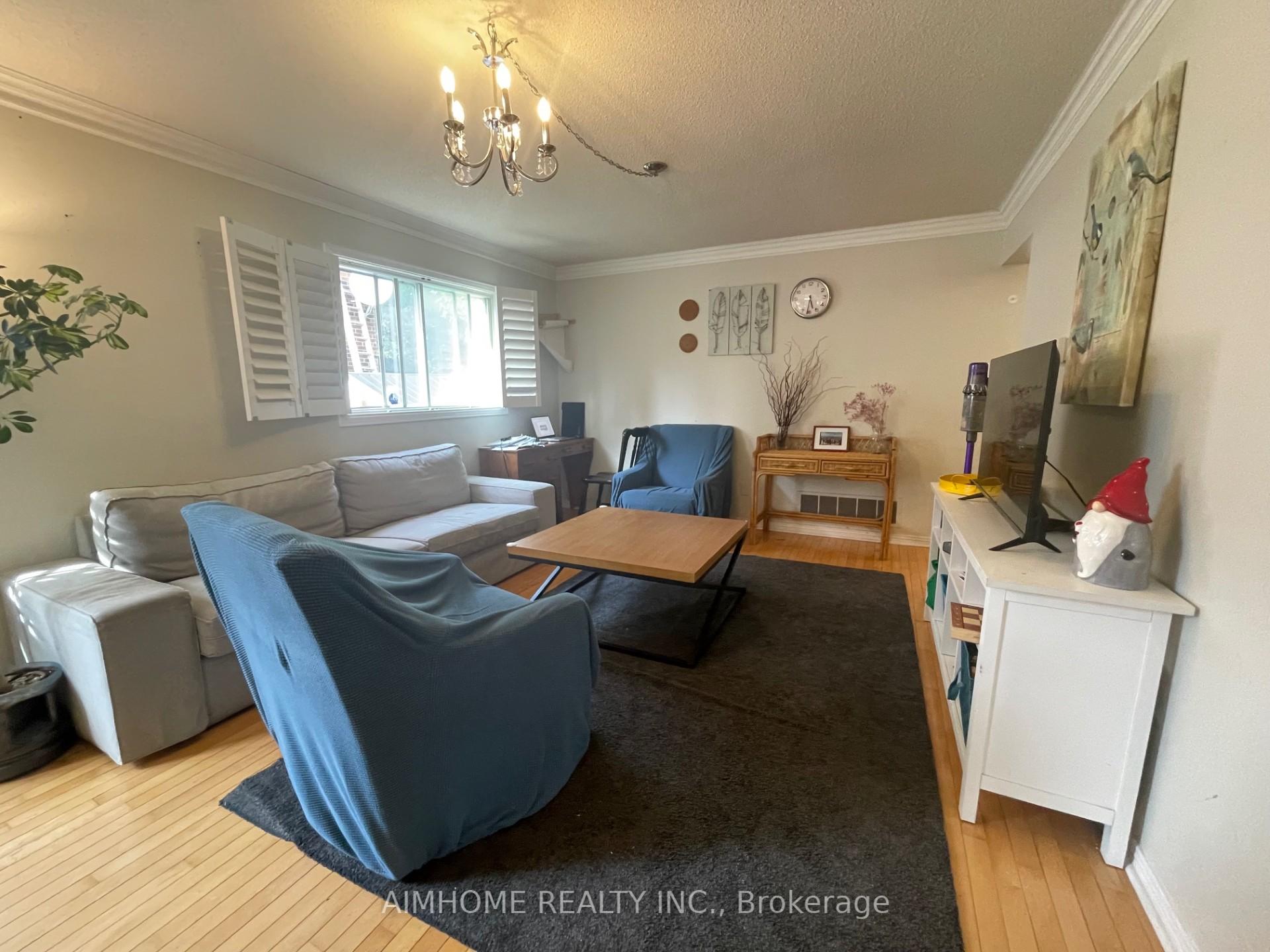 Photo 3 of 61 Springfield Way, Vaughan, Crestwood-Springfarm-Yorkhill — HOMEH