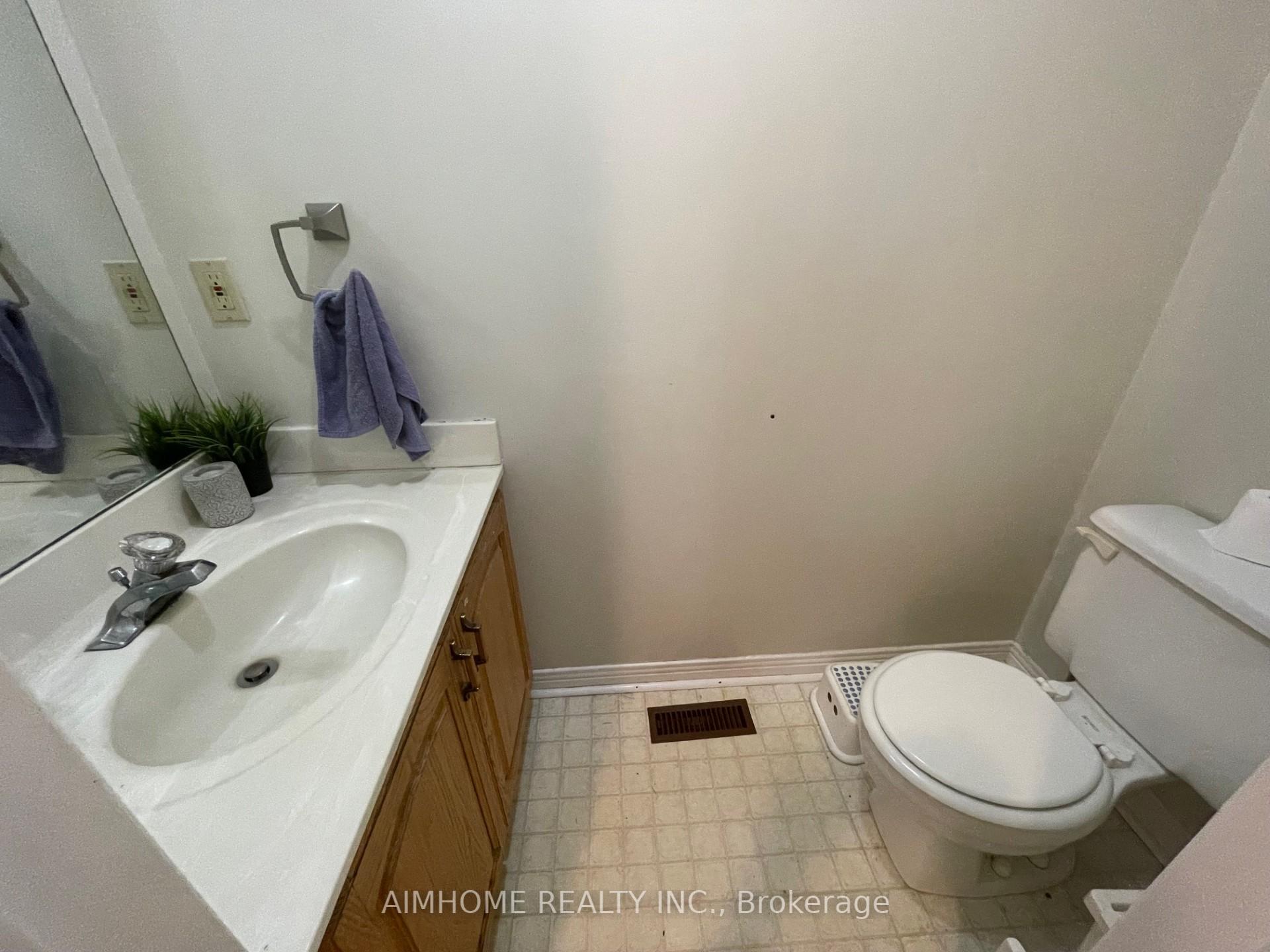 Photo 8 of 61 Springfield Way, Vaughan, Crestwood-Springfarm-Yorkhill — HOMEH