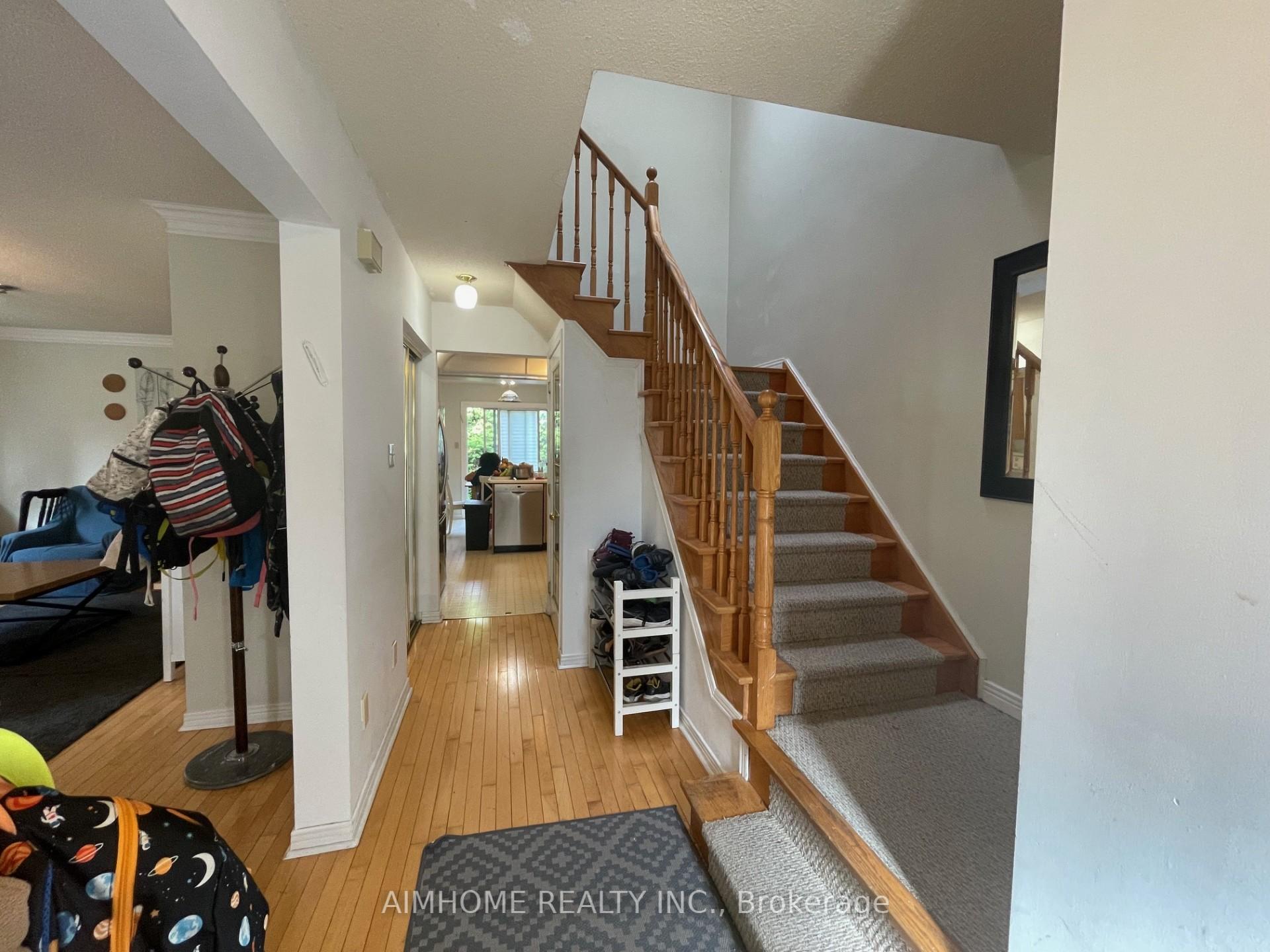 Photo 9 of 61 Springfield Way, Vaughan, Crestwood-Springfarm-Yorkhill — HOMEH