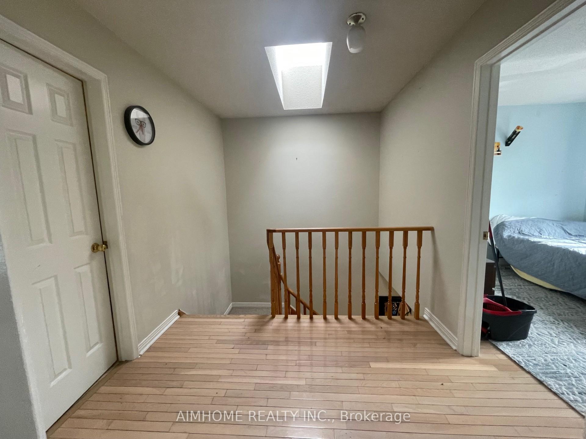 Photo 10 of 61 Springfield Way, Vaughan, Crestwood-Springfarm-Yorkhill — HOMEH