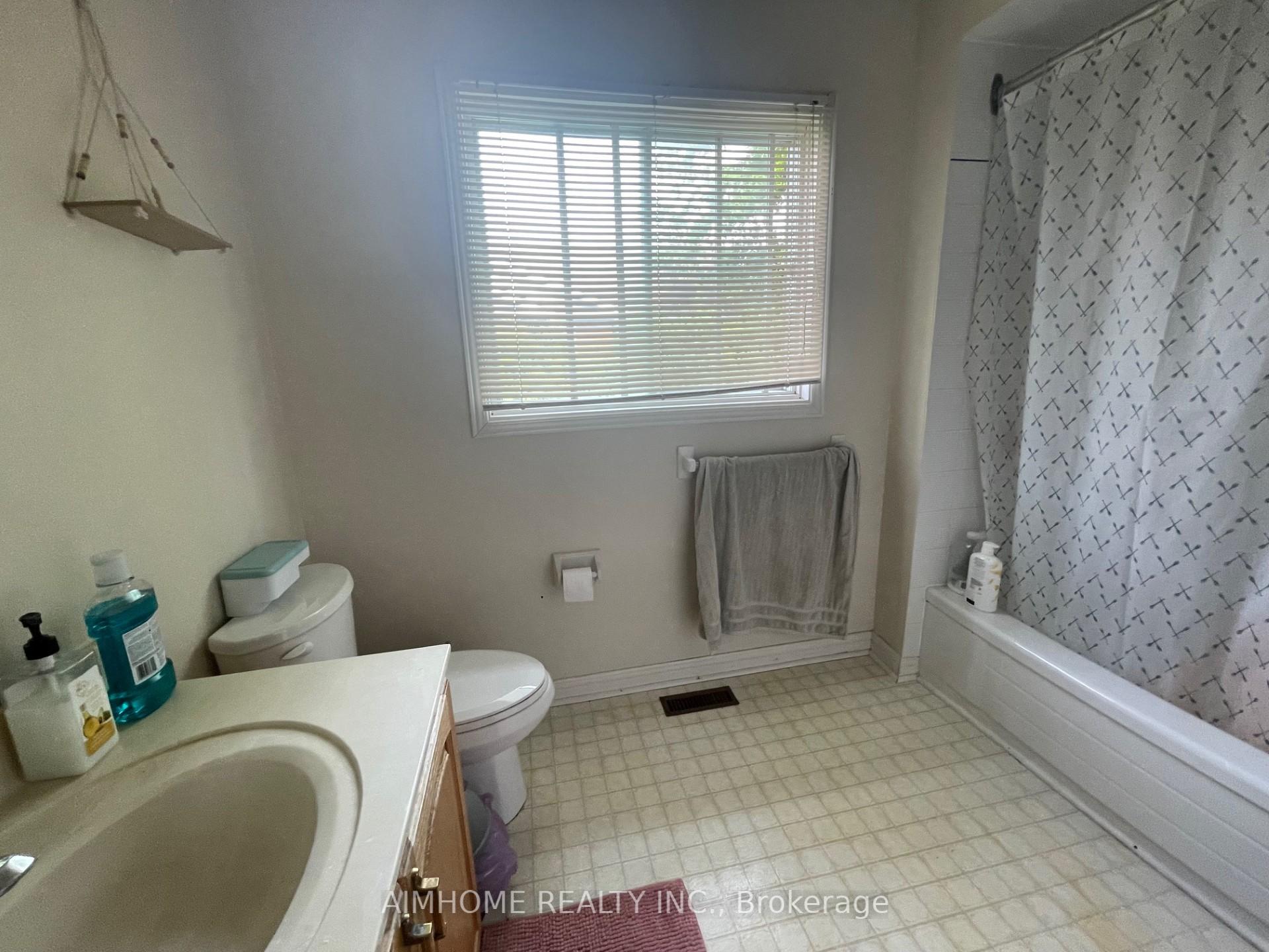 Photo 13 of 61 Springfield Way, Vaughan, Crestwood-Springfarm-Yorkhill — HOMEH