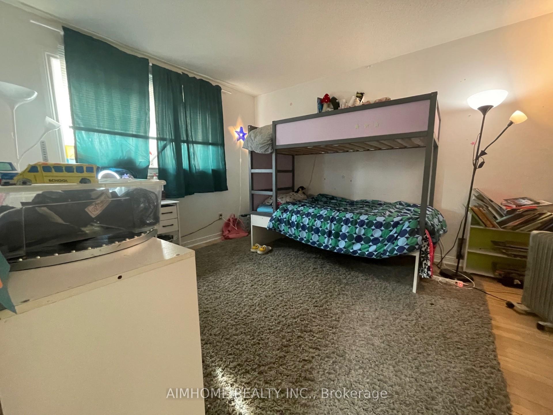 Photo 16 of 61 Springfield Way, Vaughan, Crestwood-Springfarm-Yorkhill — HOMEH