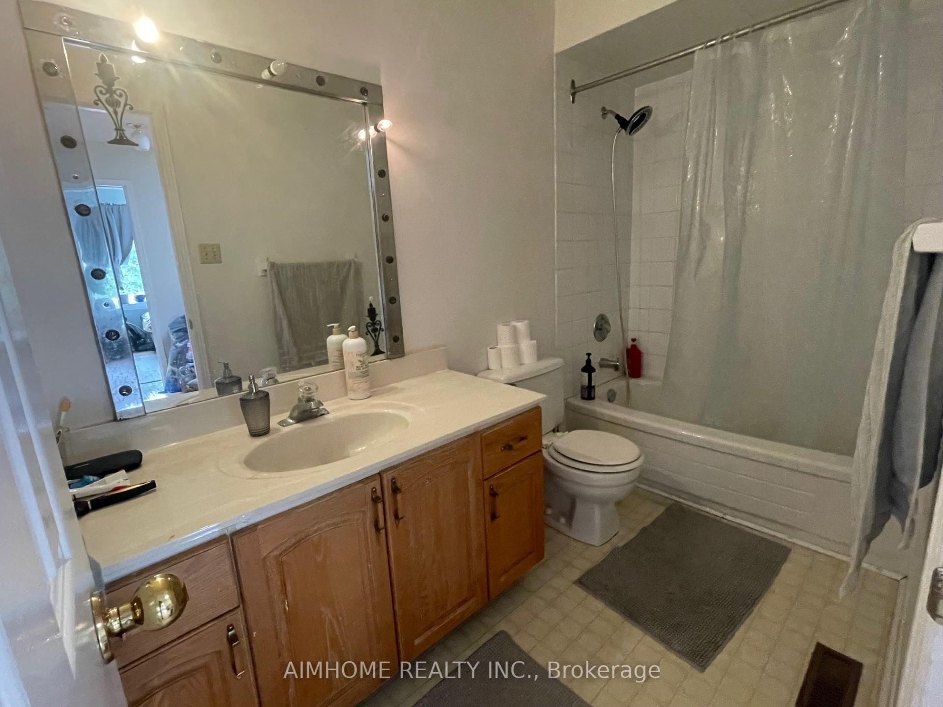 Photo 17 of 61 Springfield Way, Vaughan, Crestwood-Springfarm-Yorkhill — HOMEH