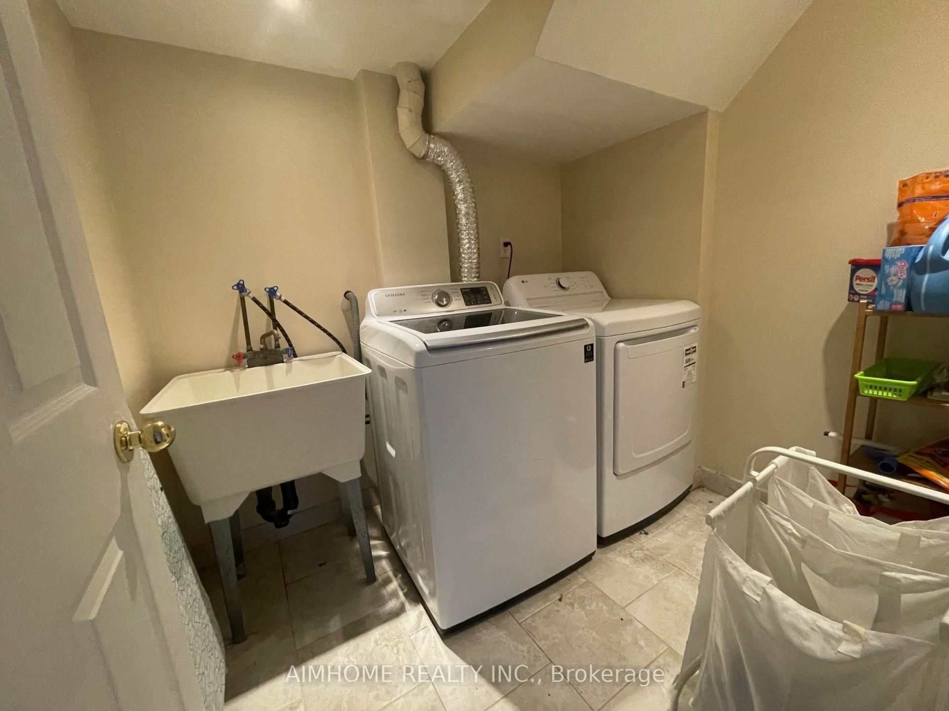 Photo 21 of 61 Springfield Way, Vaughan, Crestwood-Springfarm-Yorkhill — HOMEH