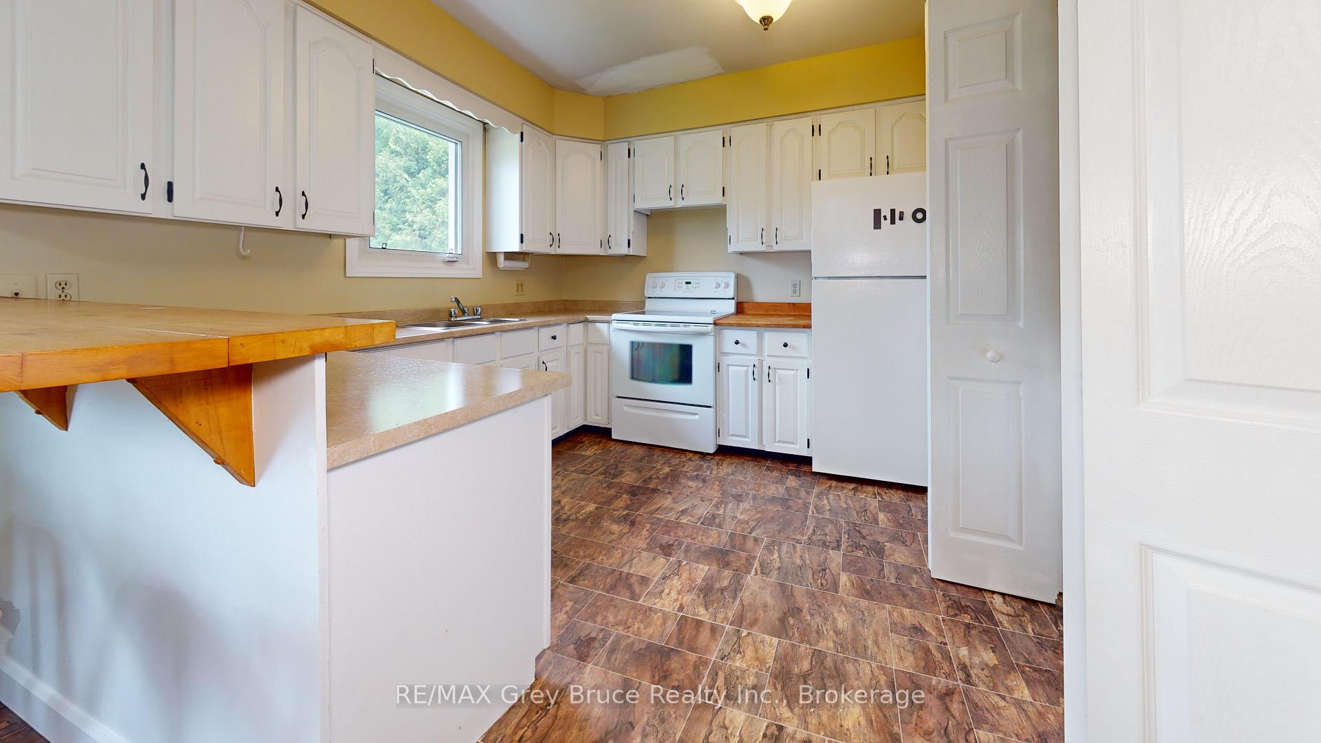 Photo 8 of 82 Brook Street W, Arran-Elderslie — HOMEH