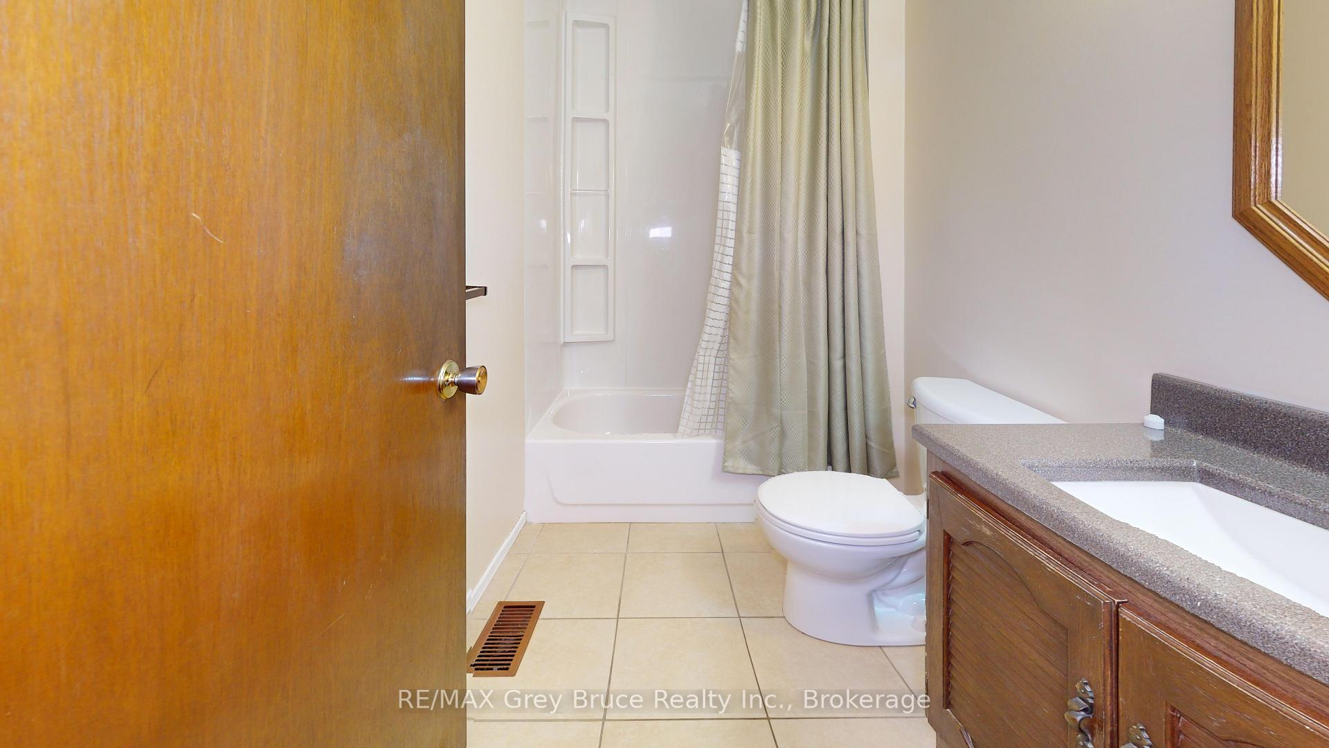 Photo 19 of 82 Brook Street W, Arran-Elderslie — HOMEH