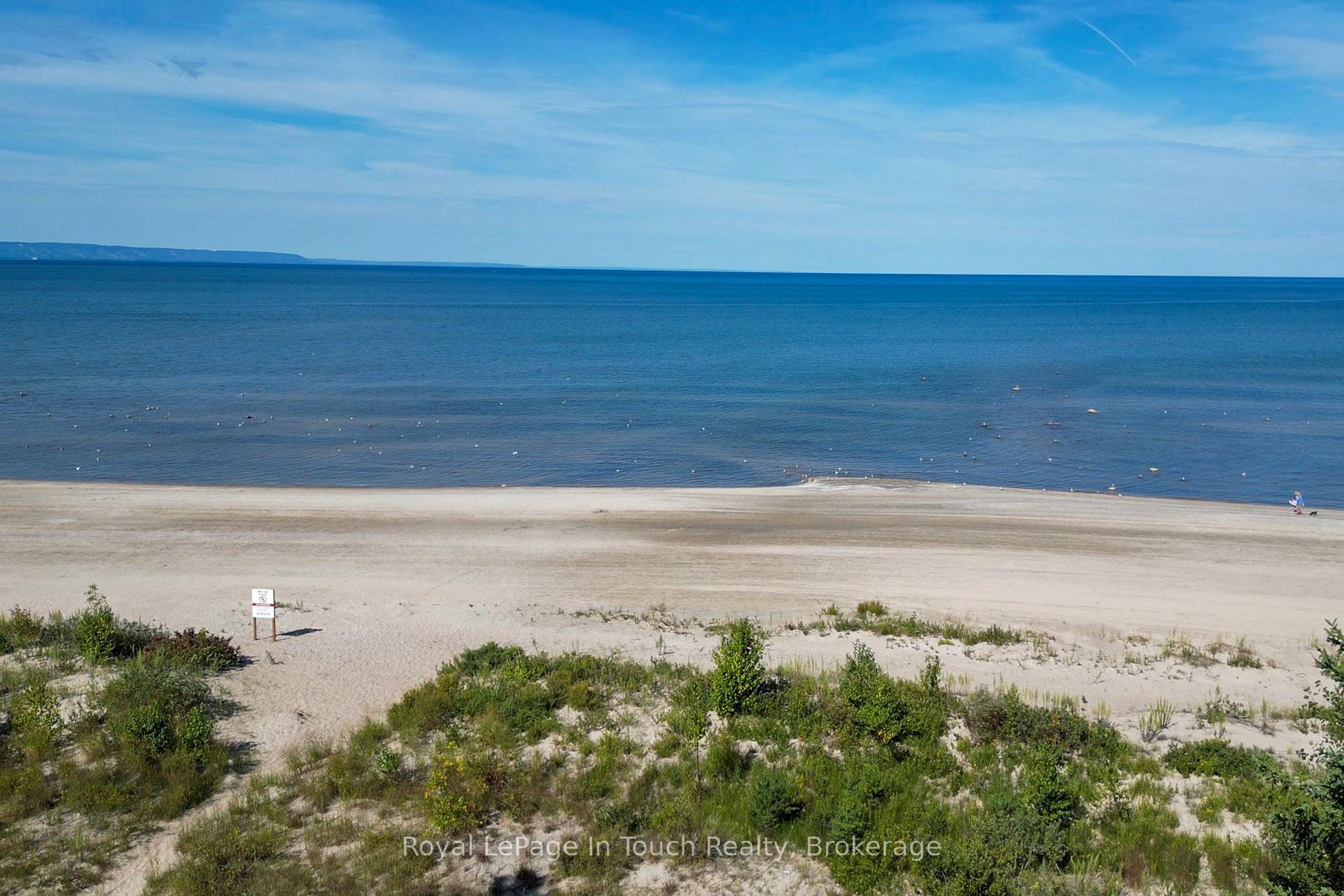 Photo 4 of 944 River Road E, Wasaga Beach — HOMEH