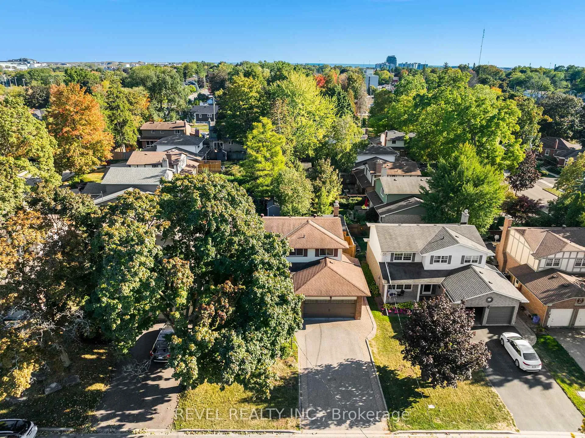 Photo 2 of 205 Ontario Street E, Whitby, Downtown Whitby — HOMEH