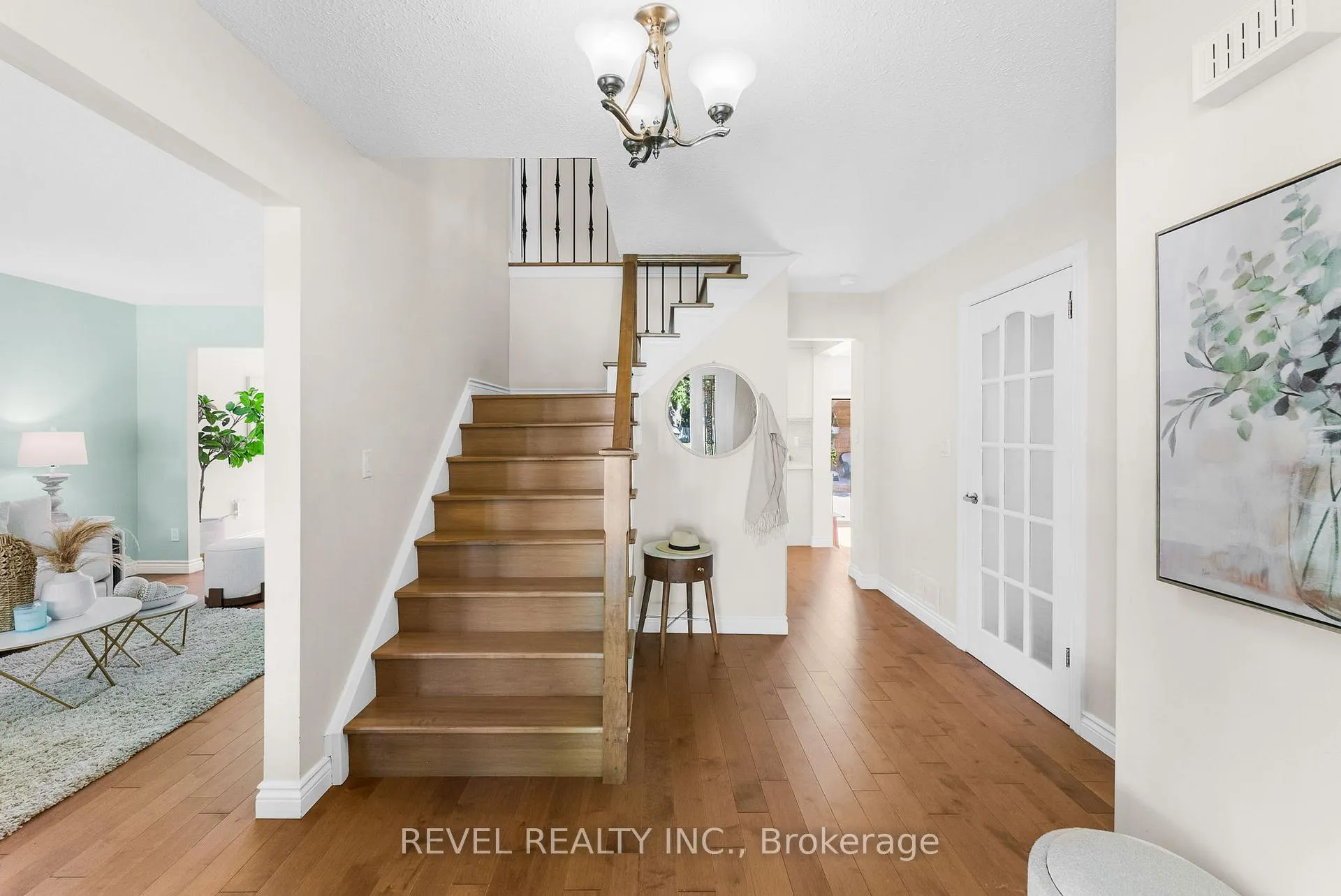 Photo 4 of 205 Ontario Street E, Whitby, Downtown Whitby — HOMEH