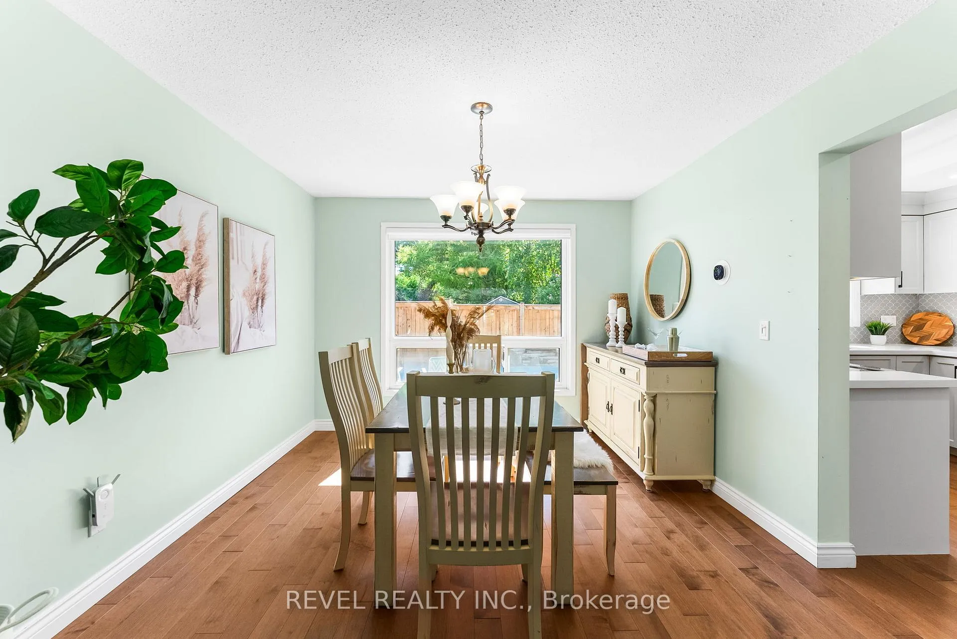 Photo 8 of 205 Ontario Street E, Whitby, Downtown Whitby — HOMEH