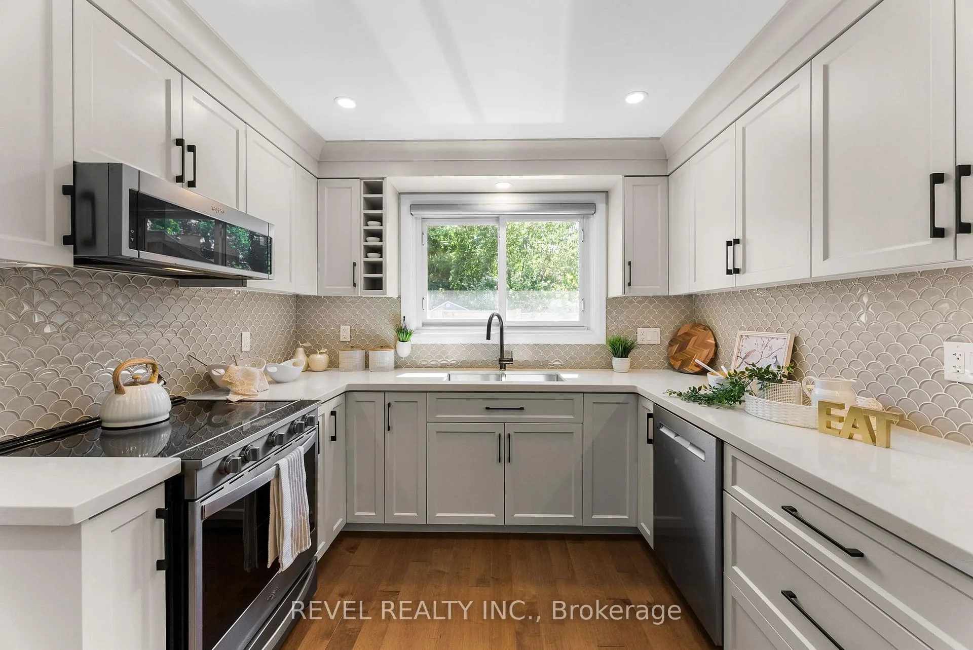 Photo 11 of 205 Ontario Street E, Whitby, Downtown Whitby — HOMEH