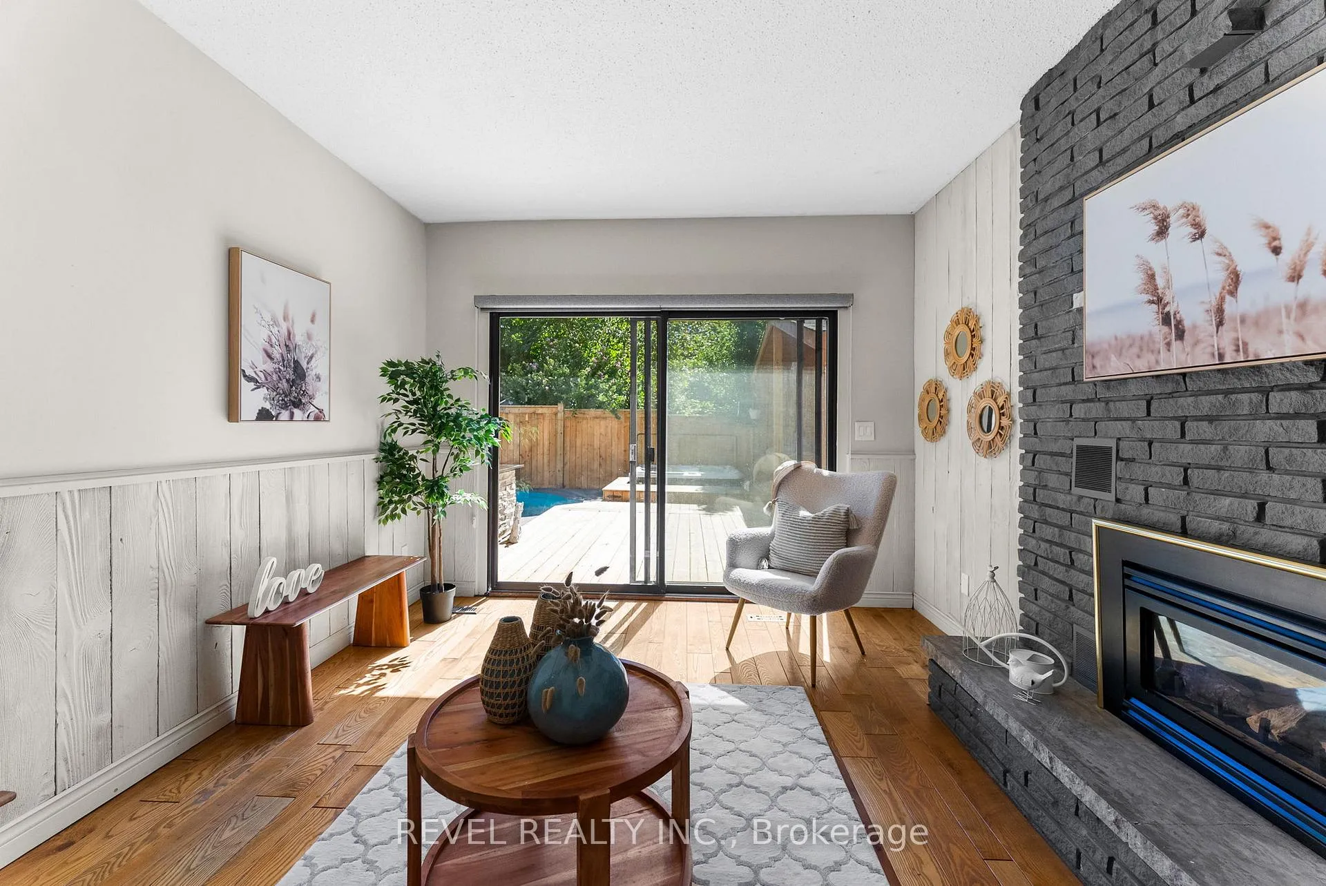 Photo 14 of 205 Ontario Street E, Whitby, Downtown Whitby — HOMEH