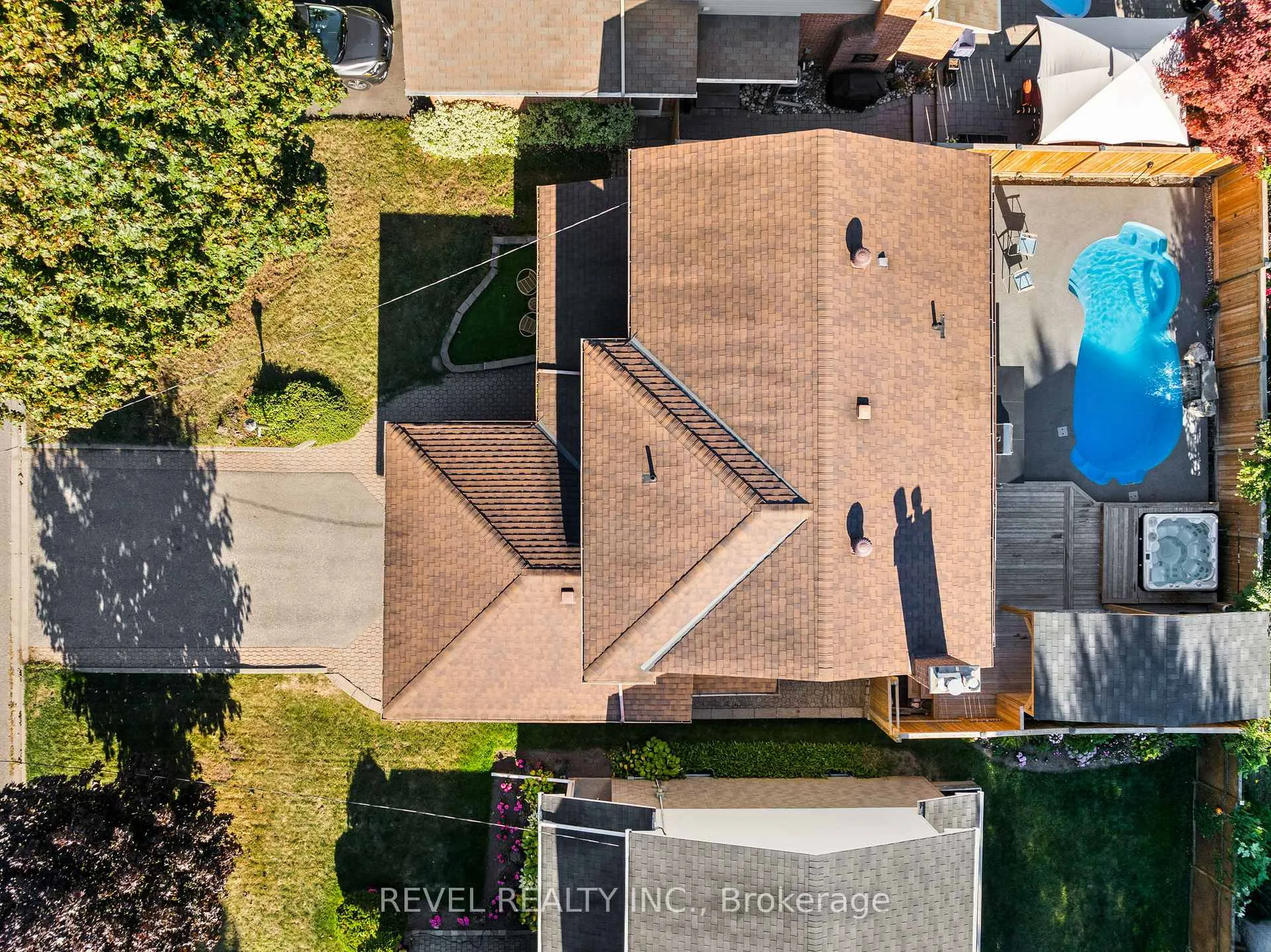 Photo 38 of 205 Ontario Street E, Whitby, Downtown Whitby — HOMEH