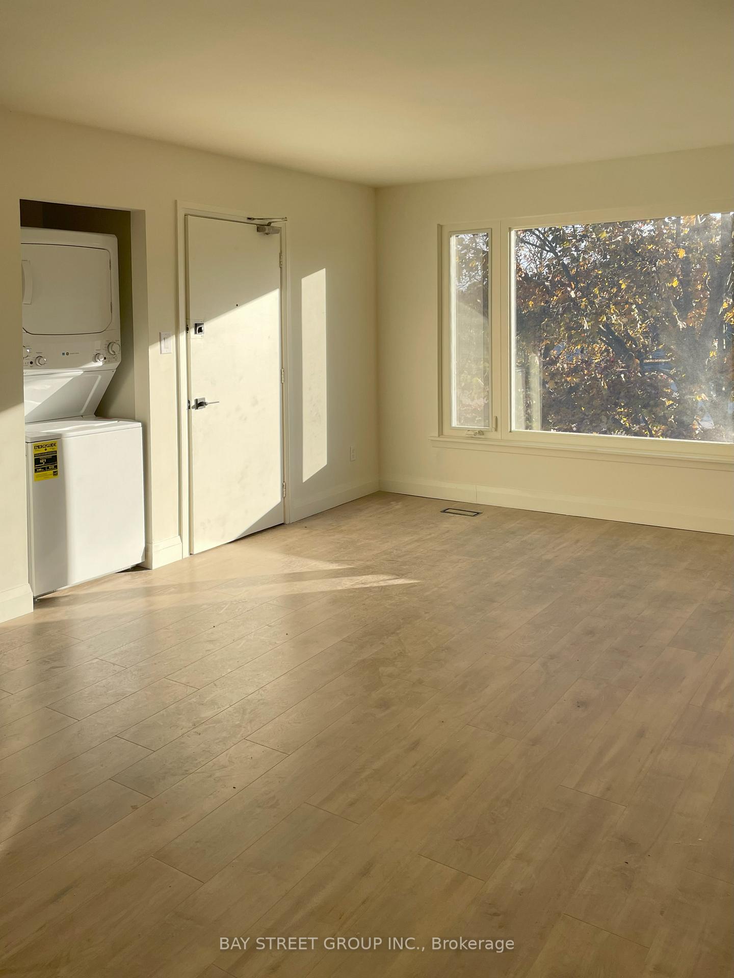 Photo 2 of Unit 3, 517 Harris Court, Whitby, Downtown Whitby — HOMEH