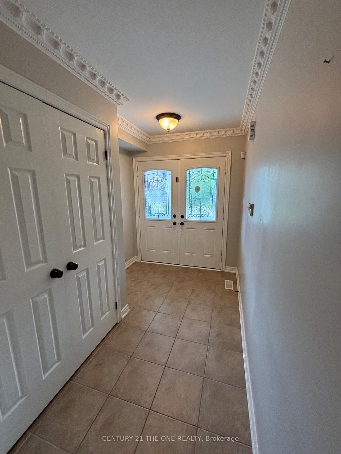 Photo 2 of 239 Venice Gate Drive, Vaughan, Vellore Village — HOMEH