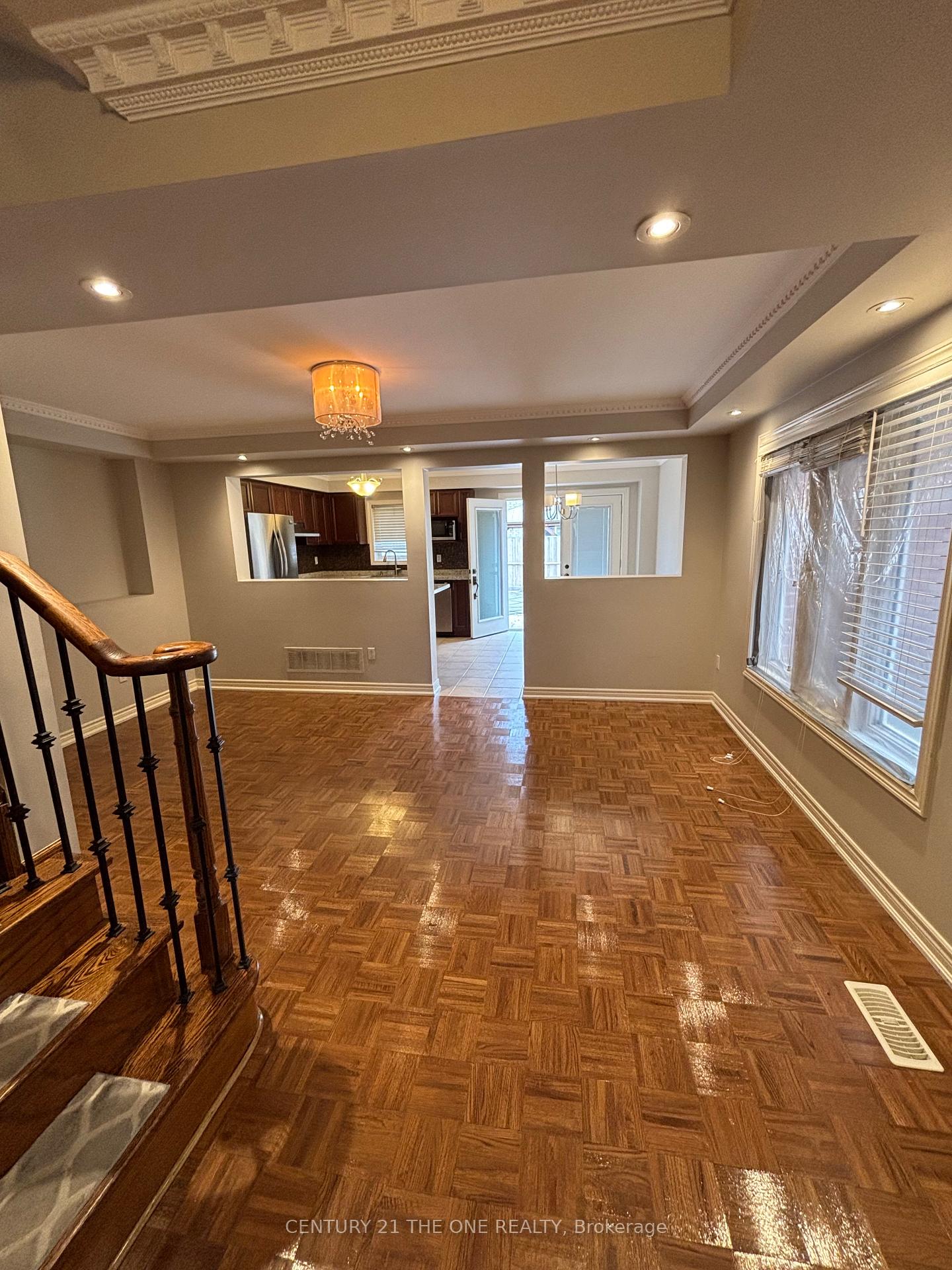Photo 3 of 239 Venice Gate Drive, Vaughan, Vellore Village — HOMEH