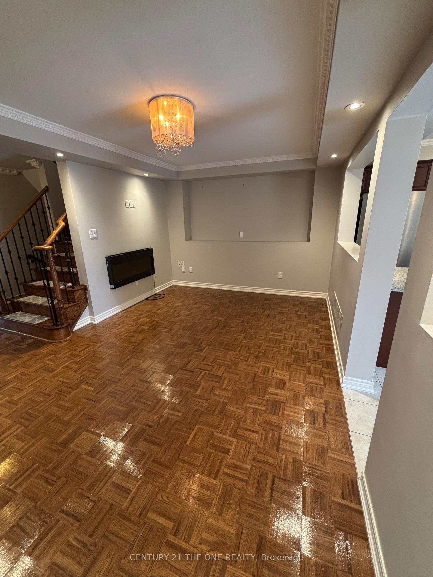 Photo 4 of 239 Venice Gate Drive, Vaughan, Vellore Village — HOMEH