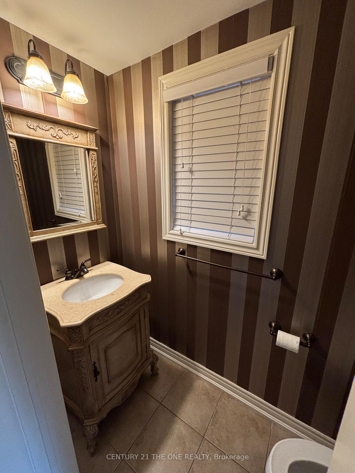 Photo 5 of 239 Venice Gate Drive, Vaughan, Vellore Village — HOMEH