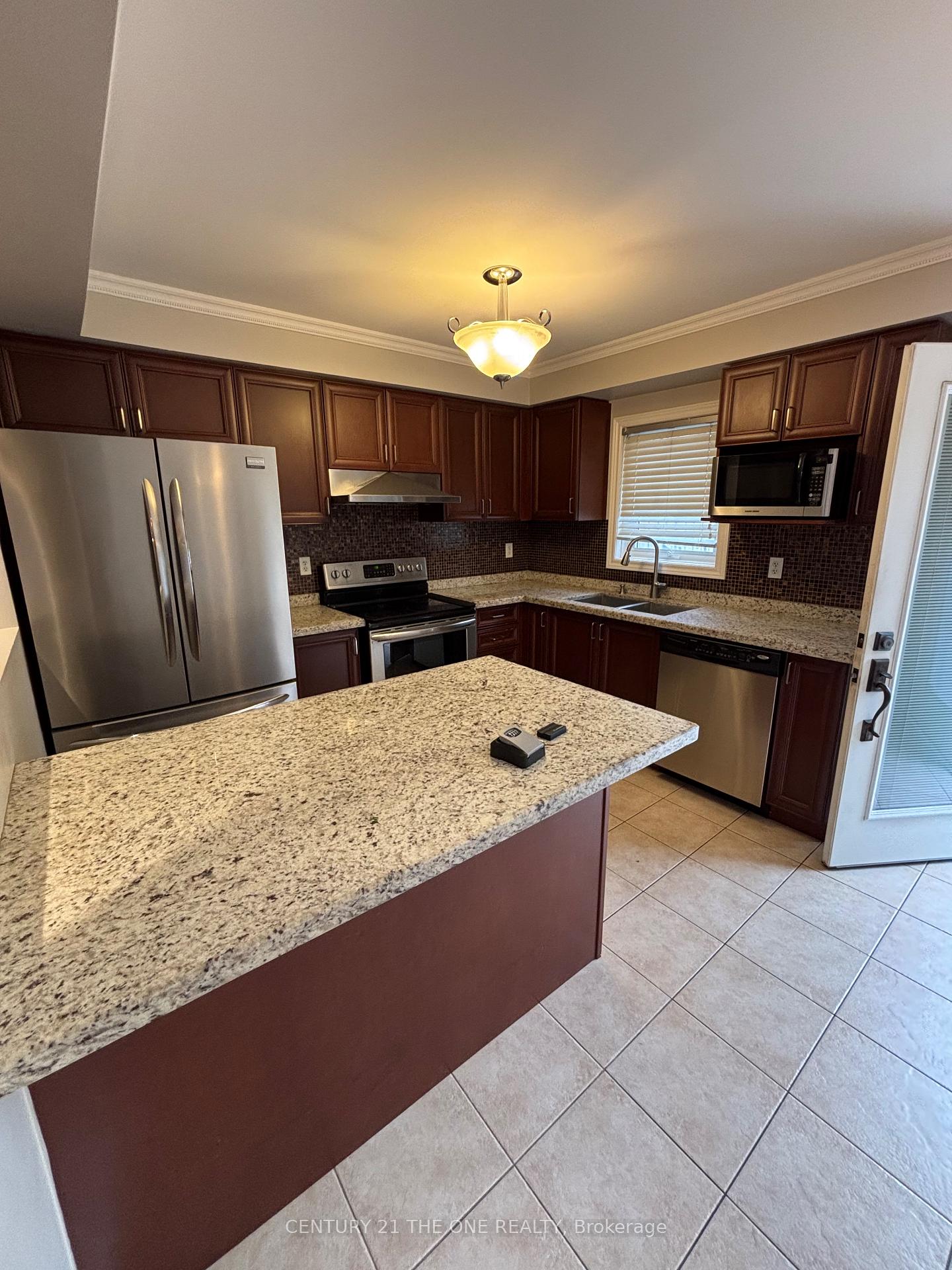 Photo 6 of 239 Venice Gate Drive, Vaughan, Vellore Village — HOMEH