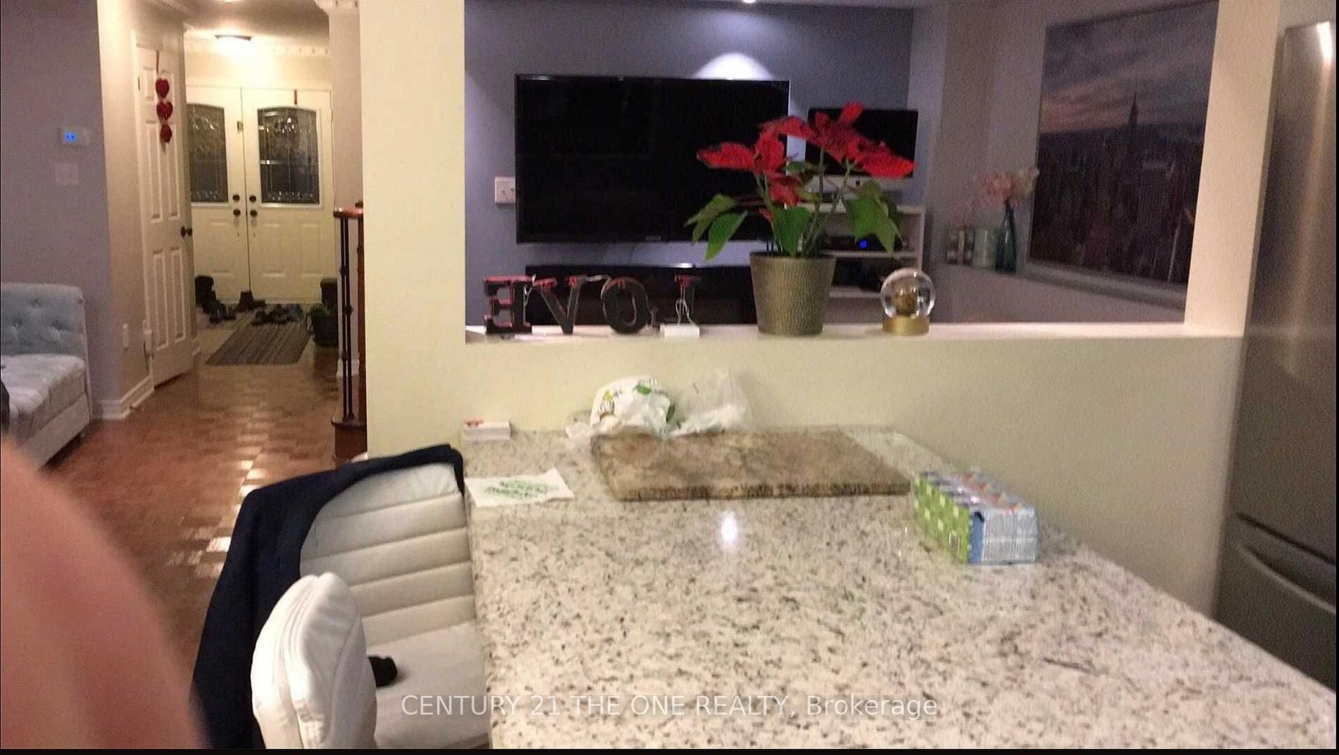 Photo 7 of 239 Venice Gate Drive, Vaughan, Vellore Village — HOMEH