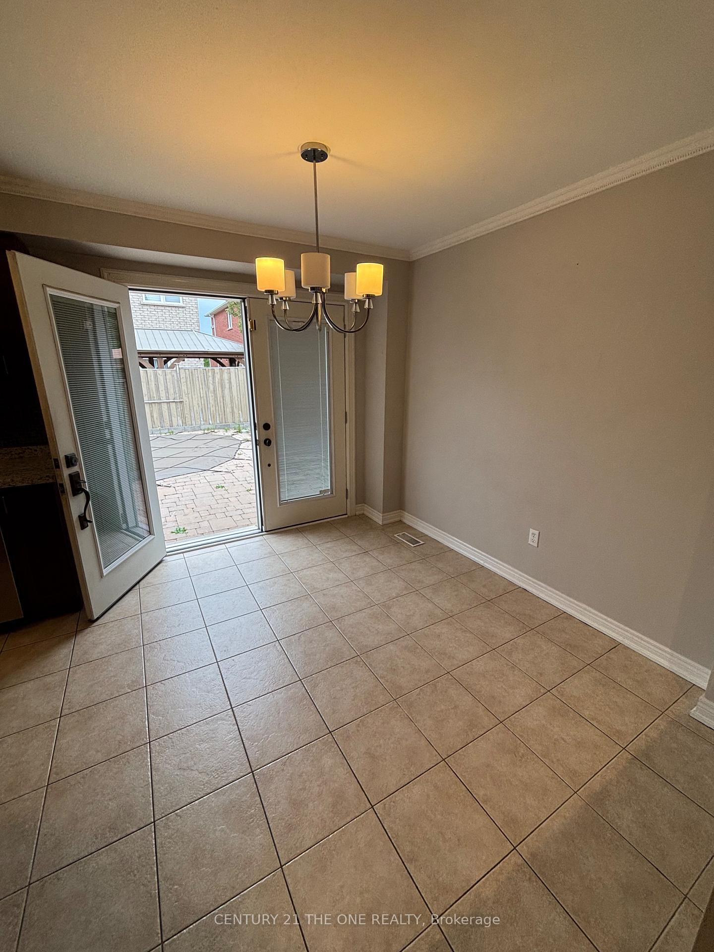 Photo 8 of 239 Venice Gate Drive, Vaughan, Vellore Village — HOMEH