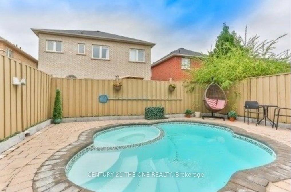 Photo 9 of 239 Venice Gate Drive, Vaughan, Vellore Village — HOMEH