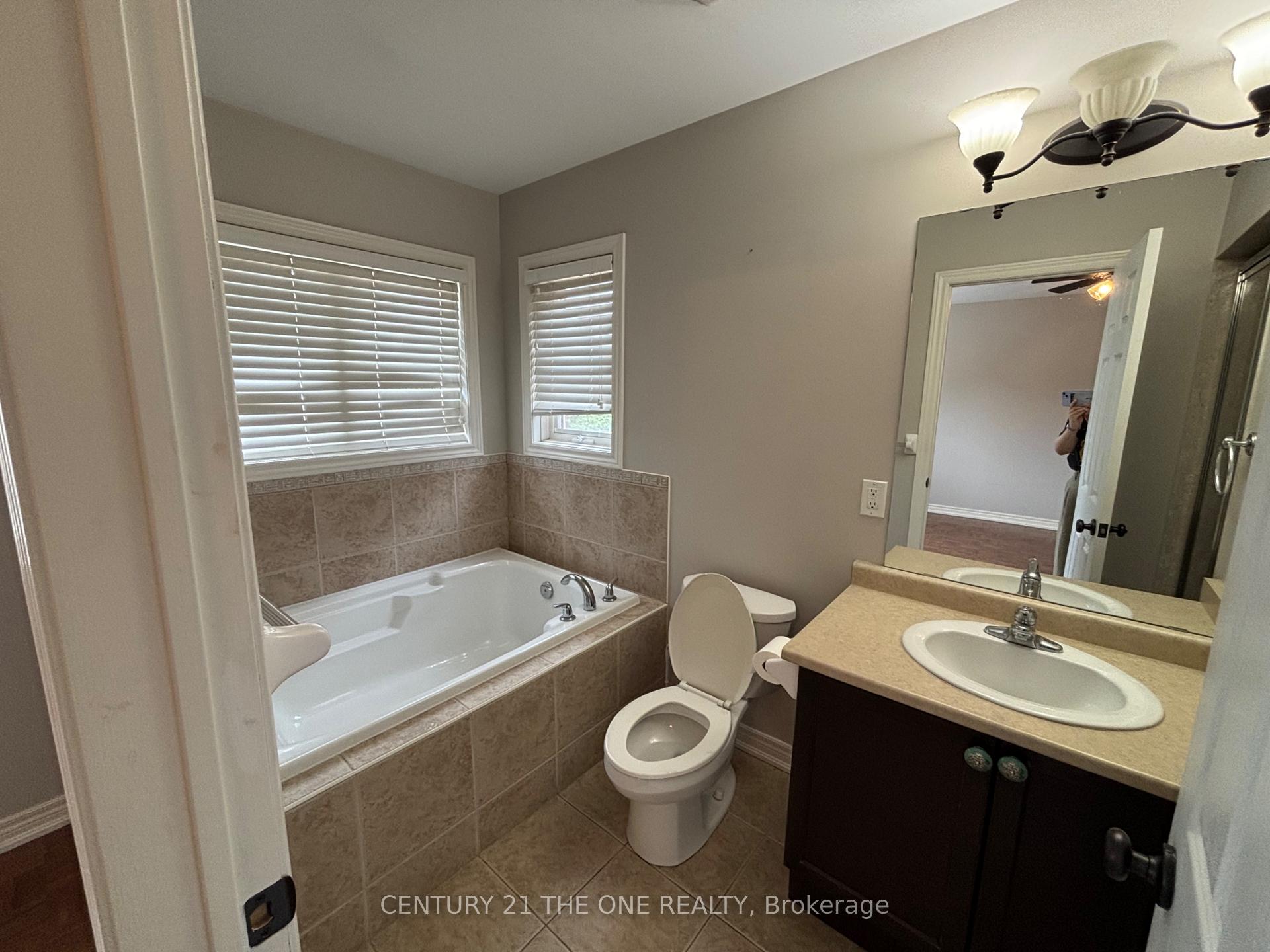 Photo 13 of 239 Venice Gate Drive, Vaughan, Vellore Village — HOMEH