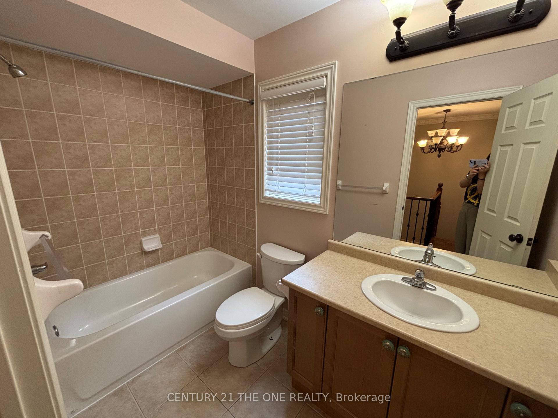 Photo 18 of 239 Venice Gate Drive, Vaughan, Vellore Village — HOMEH
