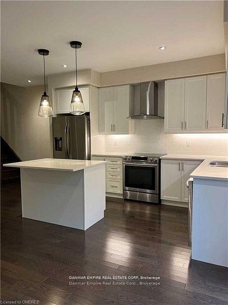 Photo 4 of 61 Hiawatha Court, Vaughan, Islington Woods — HOMEH