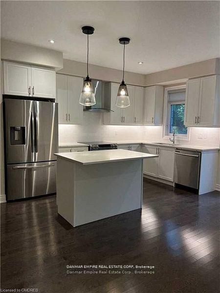Photo 5 of 61 Hiawatha Court, Vaughan, Islington Woods — HOMEH
