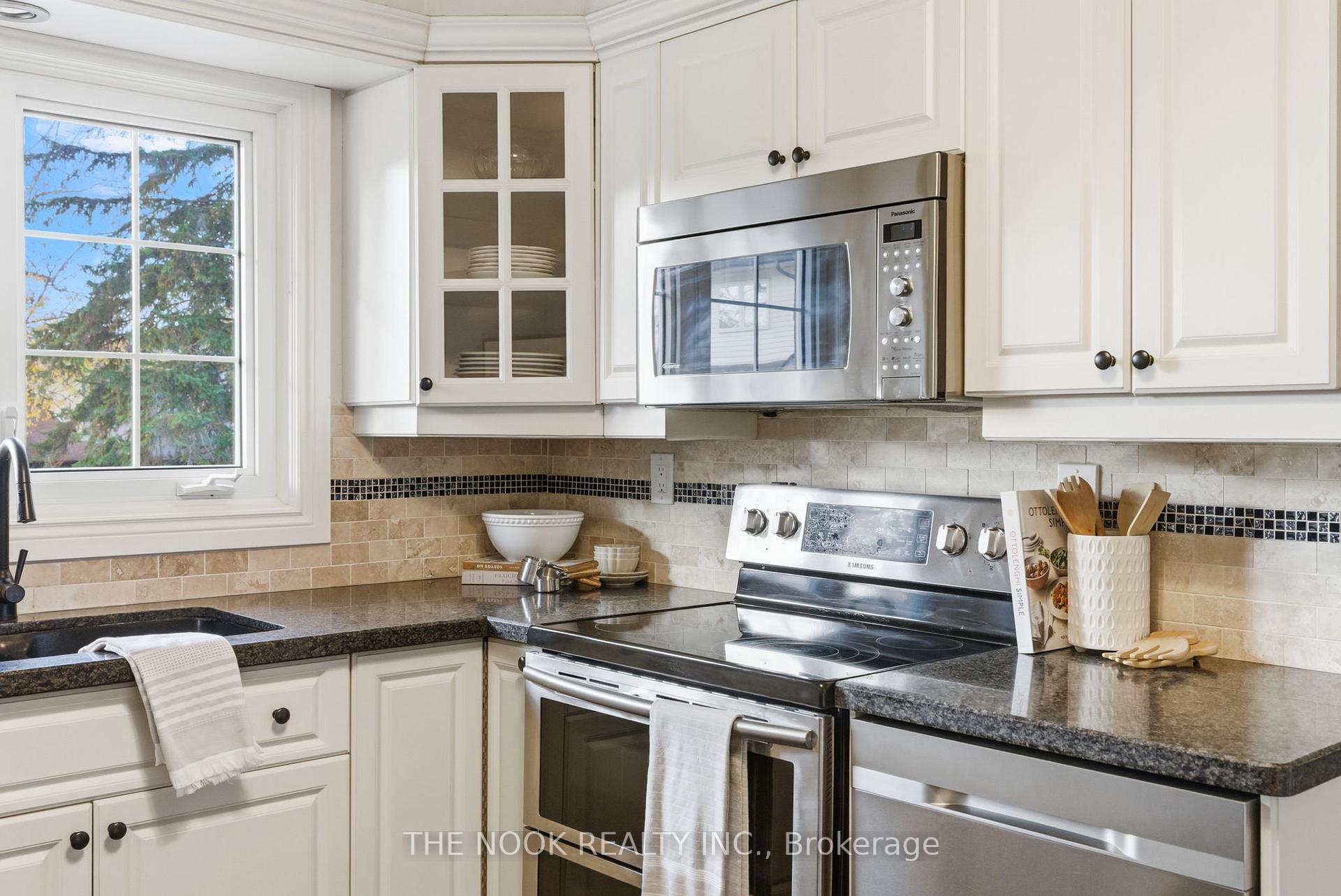 Photo 16 of 512 Athol Street, Whitby, Downtown Whitby — HOMEH